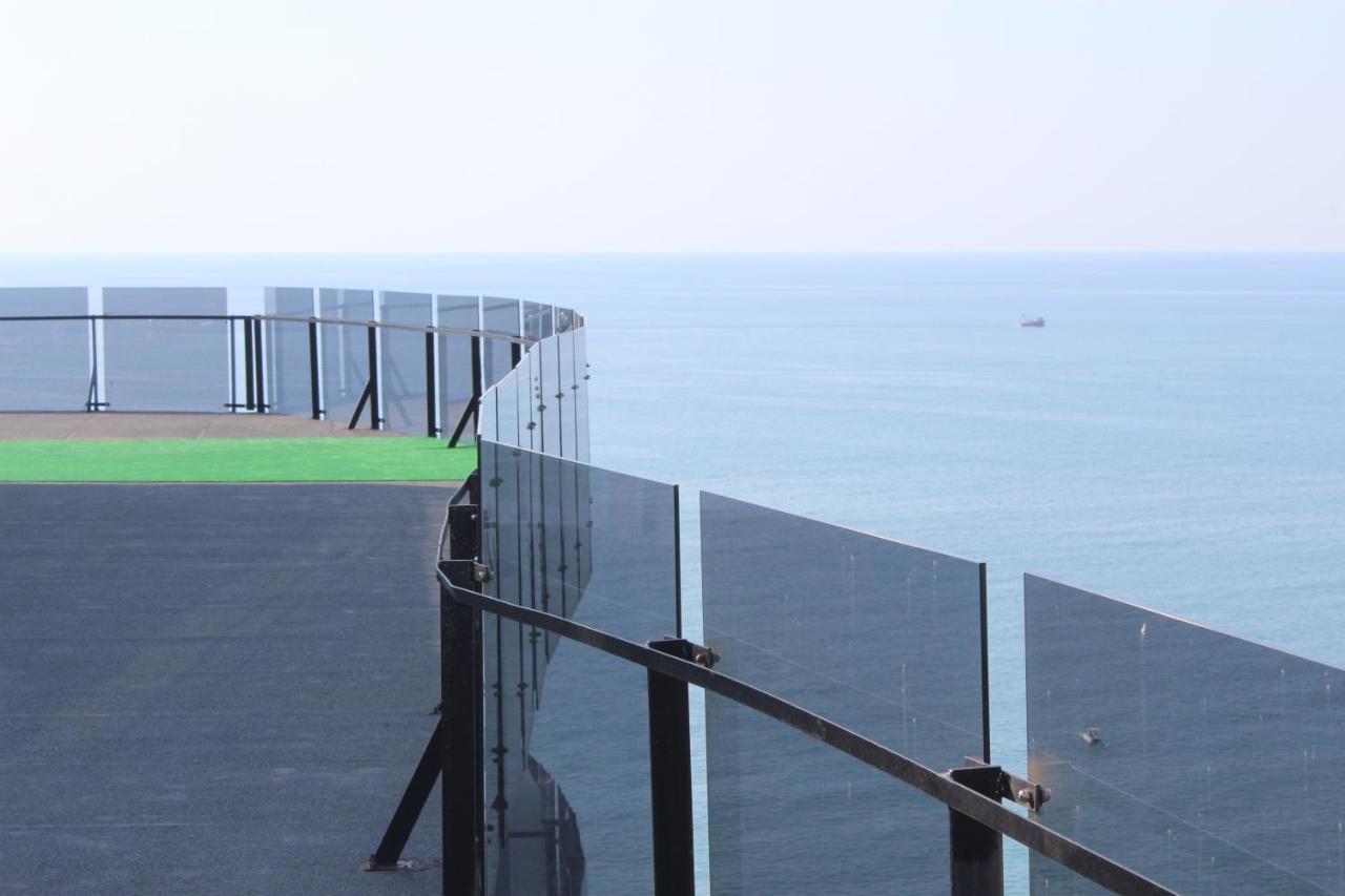Apartment On The Back Sea บาทูมิ ภายนอก รูปภาพ