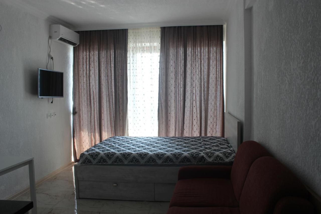 Apartment On The Back Sea บาทูมิ ภายนอก รูปภาพ