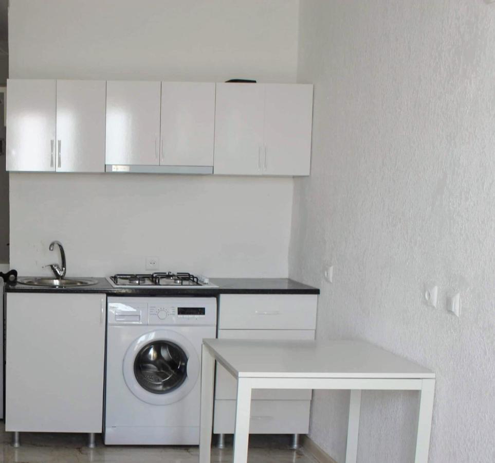 Apartment On The Back Sea บาทูมิ ภายนอก รูปภาพ
