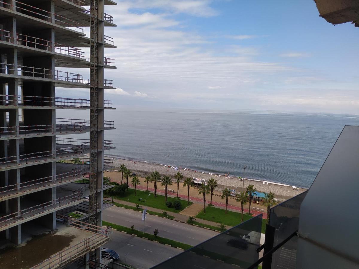 Apartment On The Back Sea บาทูมิ ภายนอก รูปภาพ